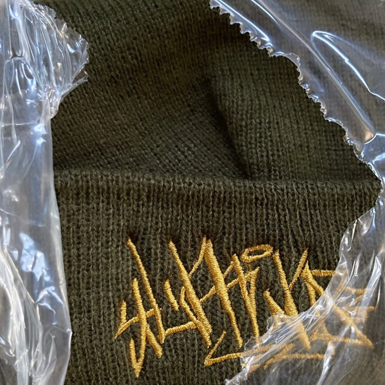 Gold Tag logo beanie 2 COLORS