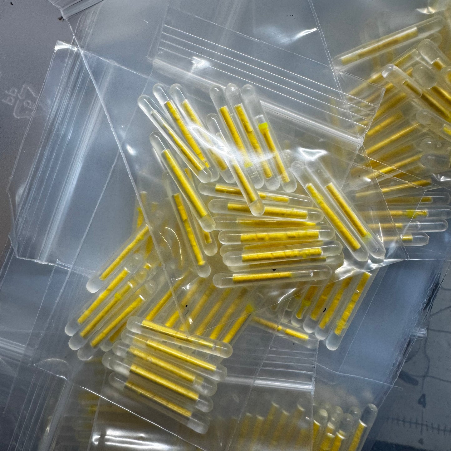 MICRO GLOW STICKS 20 PACK w/container